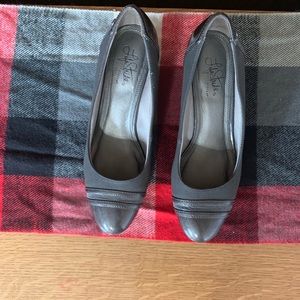 Woman’s dress shoe